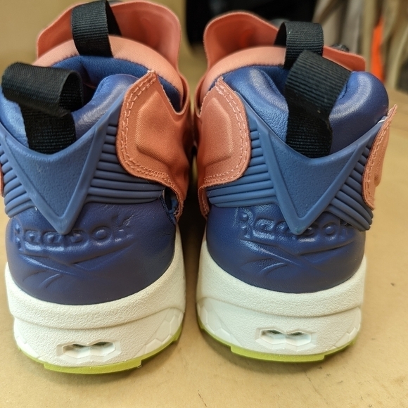 Reebok Insta Pump Fury Men's sz 10.5 Basketball Shoe Rare Salmon color Trainer S - Picture 7 of 12